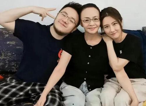 娱乐八卦姐妹吃瓜视频,姐妹吃瓜视频带你领略明星幕后故事